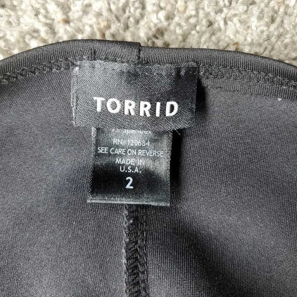 Torrid 2X Dress Black Ponte Sheath Short Sleeve Scoopneck Front Cut Out - Picture 3 of 10